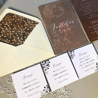 本日より営業いたします🍀 本年もどうぞよろしくお願いいたします🎍 ・ 昨年は新商品のウォールステッカーの販売が中心となった一年でしたが、ウエディングペーパーアイテム✉️も変わらず販売しております。オリジナルの文章などもご相談等承りますので、お気軽にご連絡ください😊 ・ ・ ・ ・ ・ #2021wedding #wedding #rose #red #weddingreception #2021春婚 #2021夏婚 #2021秋婚 #2021冬婚 #weddingitem #happywedding #結婚式　#花嫁さんと繋がりたい #婚約しました#marriage #marry #weddingdress #weddingphoto #招待状#席次表#ペーパーアイテム#結婚披露宴#happytime #プレ花嫁#プレ花嫁さんと繋がりたい#結婚式準備#handmade#letter